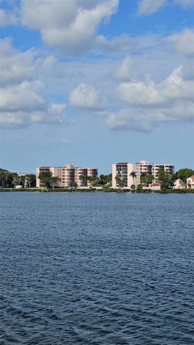 20850 San Simeon Way, Unit 302-5, Miami, FL 33179 Photo