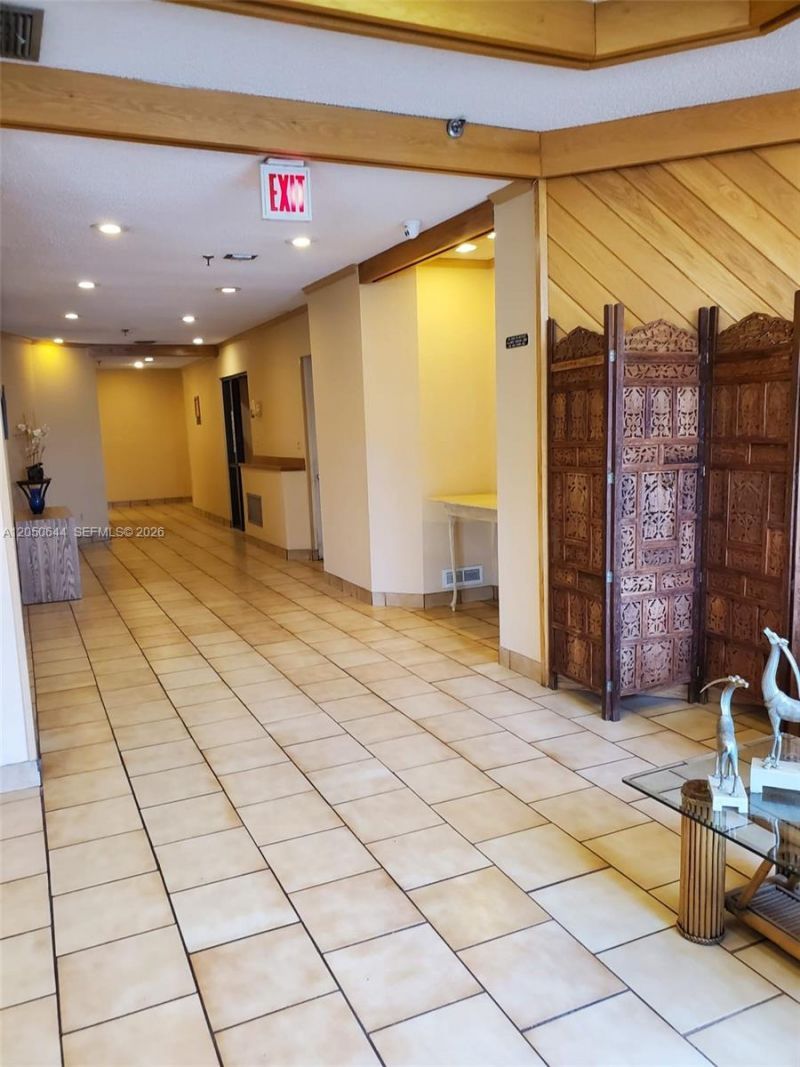 20850 San Simeon Way, Unit 302-5, Miami, FL 33179 Photo