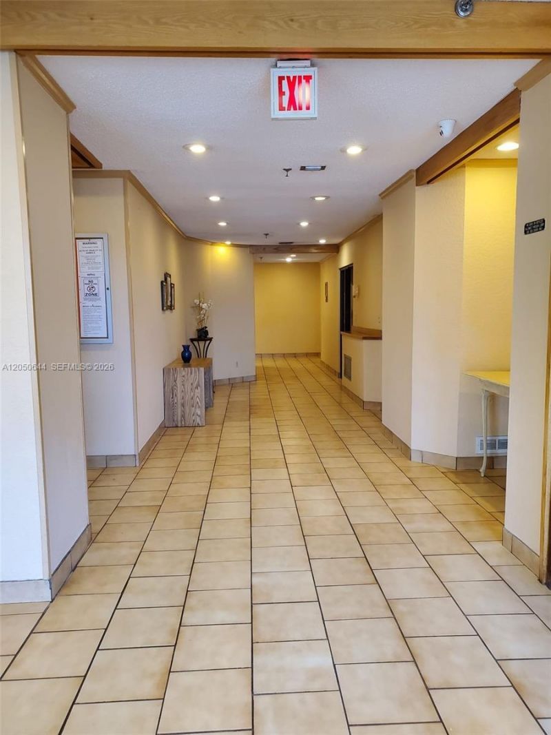 20850 San Simeon Way, Unit 302-5, Miami, FL 33179 Photo