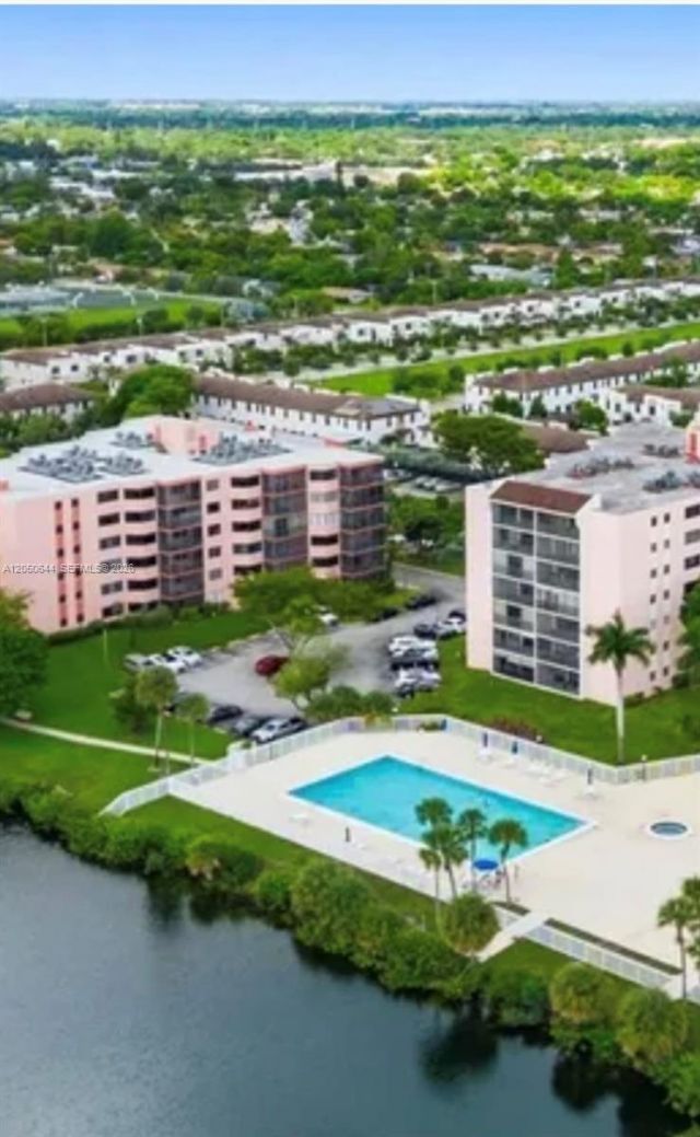 20850 San Simeon Way, Unit 302-5, Miami, FL 33179 Photo
