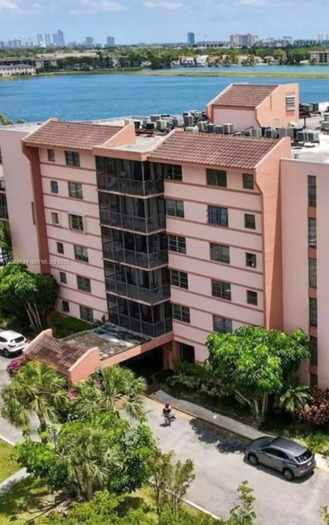 20850 San Simeon Way, Unit 302-5, Miami, FL 33179 Photo