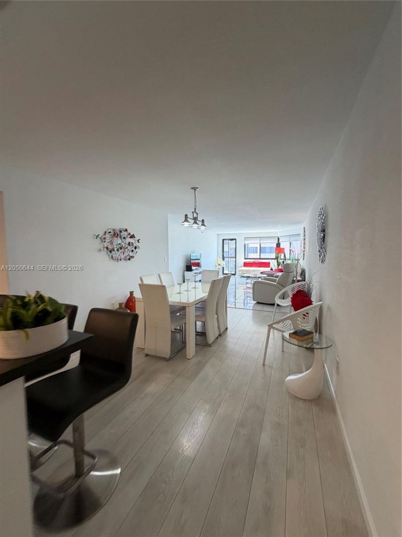 20850 San Simeon Way, Unit 302-5, Miami, FL 33179 Photo