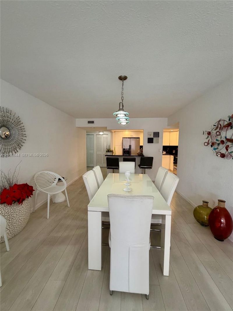 20850 San Simeon Way, Unit 302-5, Miami, FL 33179 Photo