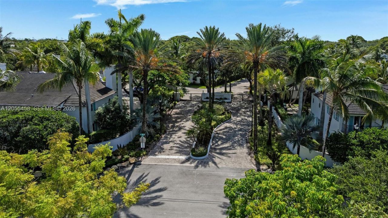 11054 SW 79th Path , Miami, FL 33156 Photo