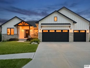 21529 B Street, Elkhorn, NE 68022