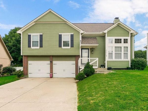 2613 SE Winchester Drive, Lee's Summit, MO 64063