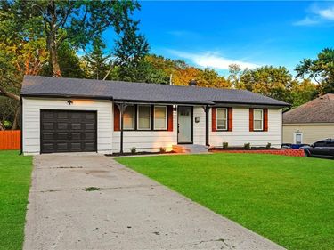 6409 N Woodland Avenue, Gladstone, MO 64118