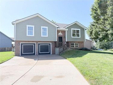 1101 E 18th Street, Kearney, MO 64060