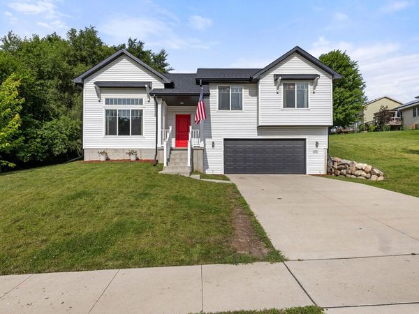 635 N N Street , Indianola, IA 50125