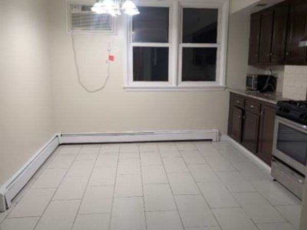 75 E 27Th St, Bayonne, NJ 07002