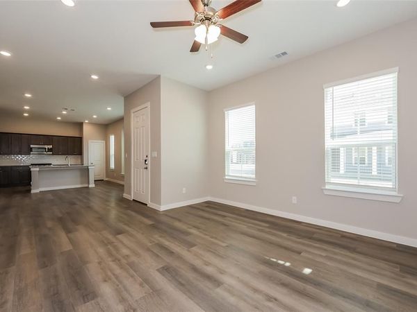 831 Feather Thorn Drive, Arlington, TX 76005