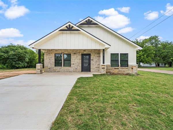 214 Rogers Street , McGregor, TX 76657