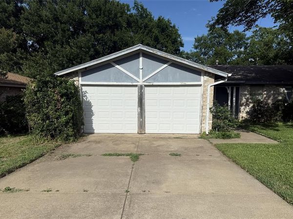 1410 Oakbrook Street , Lancaster, TX 75134