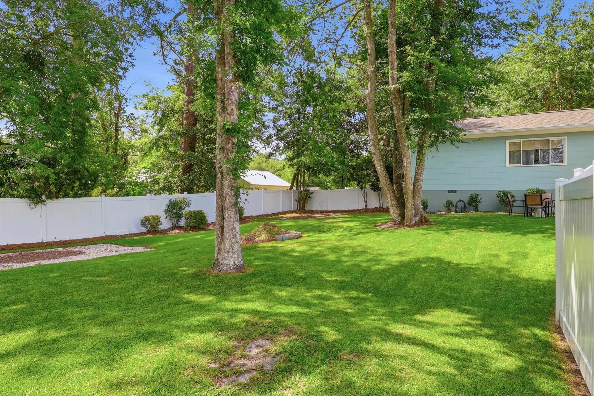 2415 Redwood St.  Photo 33