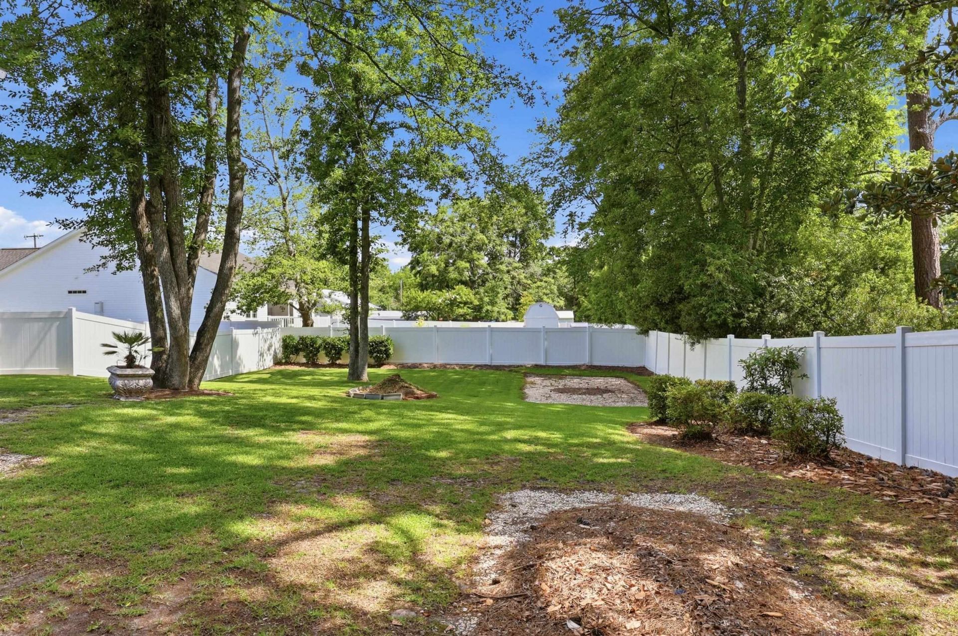 2415 Redwood St. Photo 34
