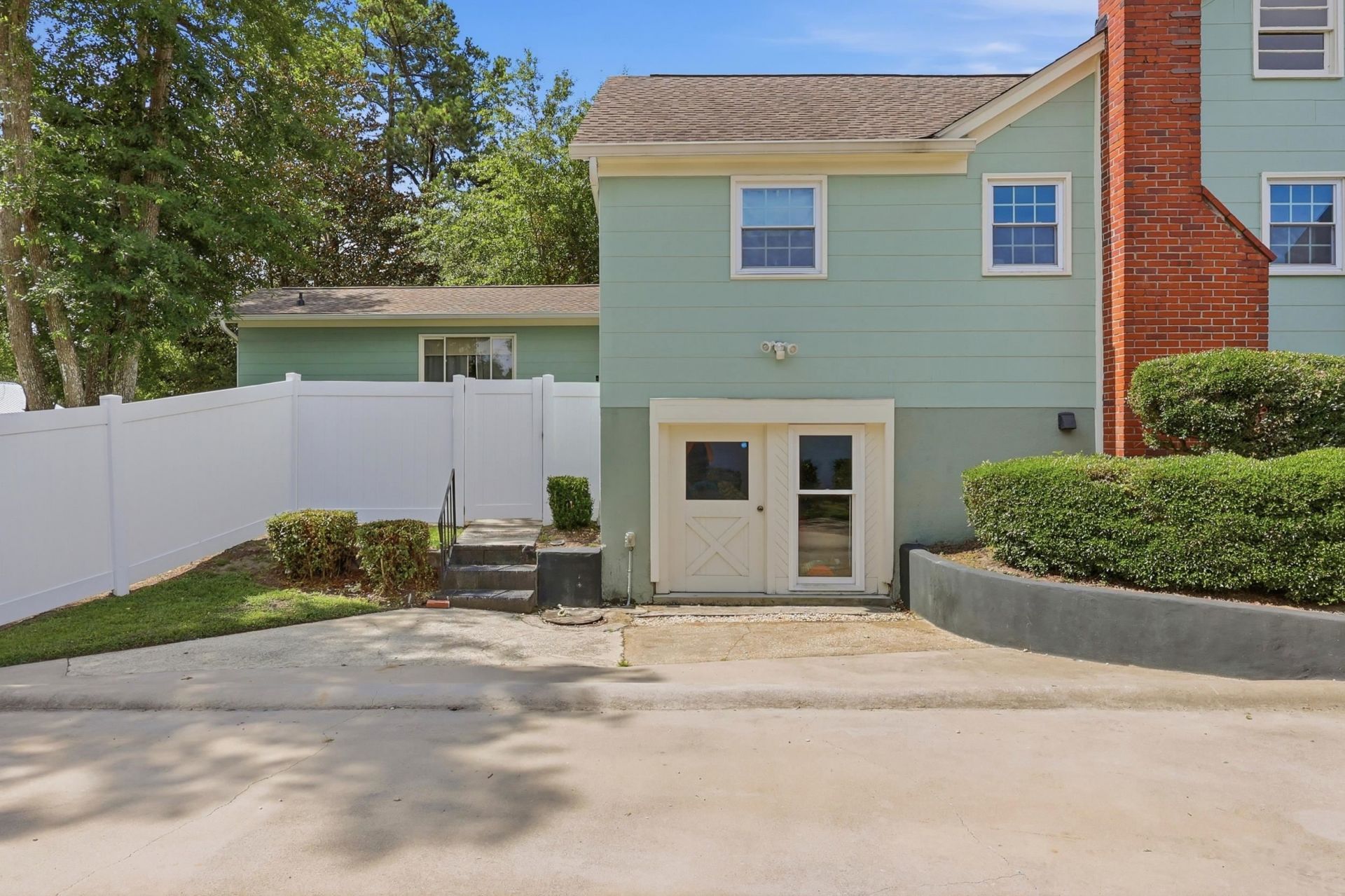 2415 Redwood St. Photo 37
