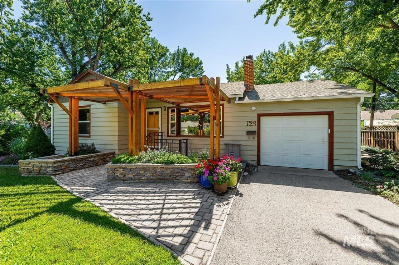 124 N Coston St, Boise, ID 83712 Main Photo