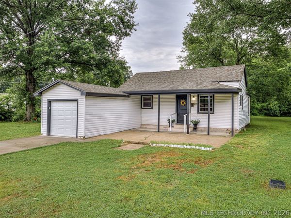 612 N Washington Avenue , Wagoner, OK 74467