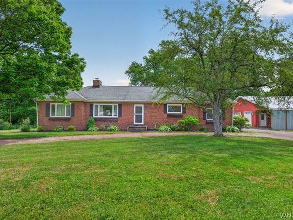 201 Town Line Road , Lancaster, NY 14086