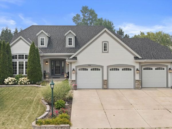 706 Bass Dr, Waterford, WI 53185