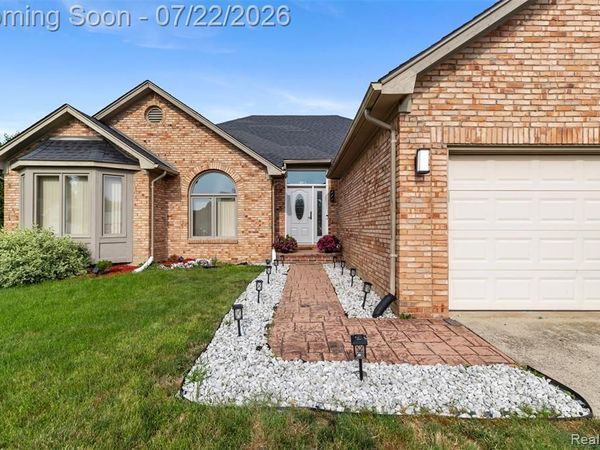 48842 Penrose Lane, Macomb Twp, MI 48044