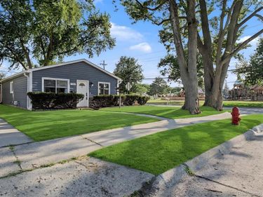 1108 E Goulson Avenue, Hazel Park, Mi 48030