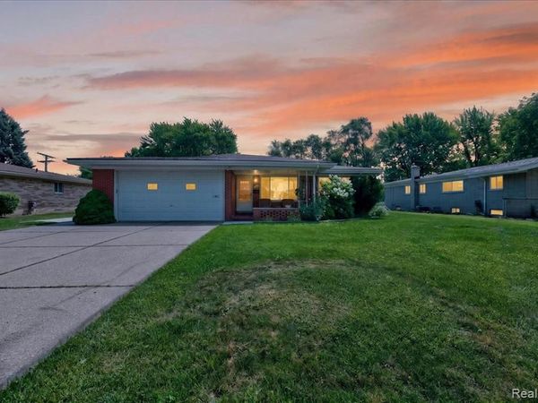 34452 Esper Drive, Sterling Heights, MI 48312