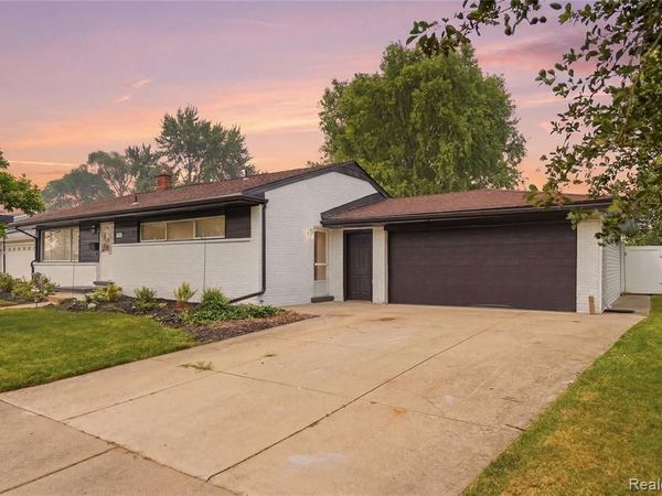22441 E Price Drive, Clinton Twp, MI 48035