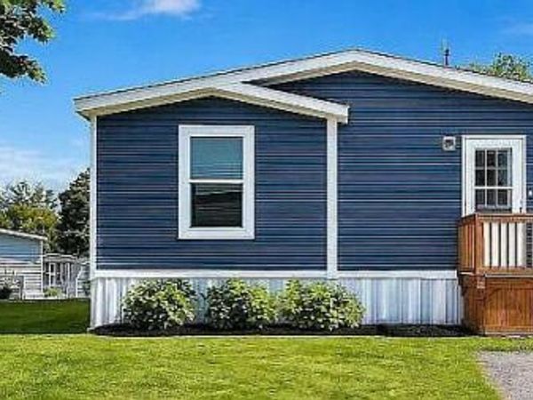 6995 Shamley Avenue NE, Belmont, MI 49306