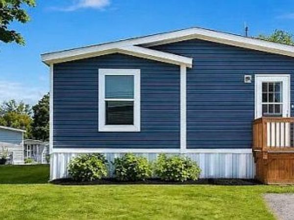 6995 Shamley Avenue NE, Belmont, MI 49306