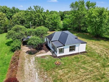 7560 Hoover Road, Smithville, MO 64089