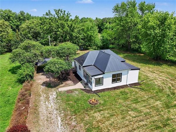 7560 Hoover Road, Smithville, MO 64089