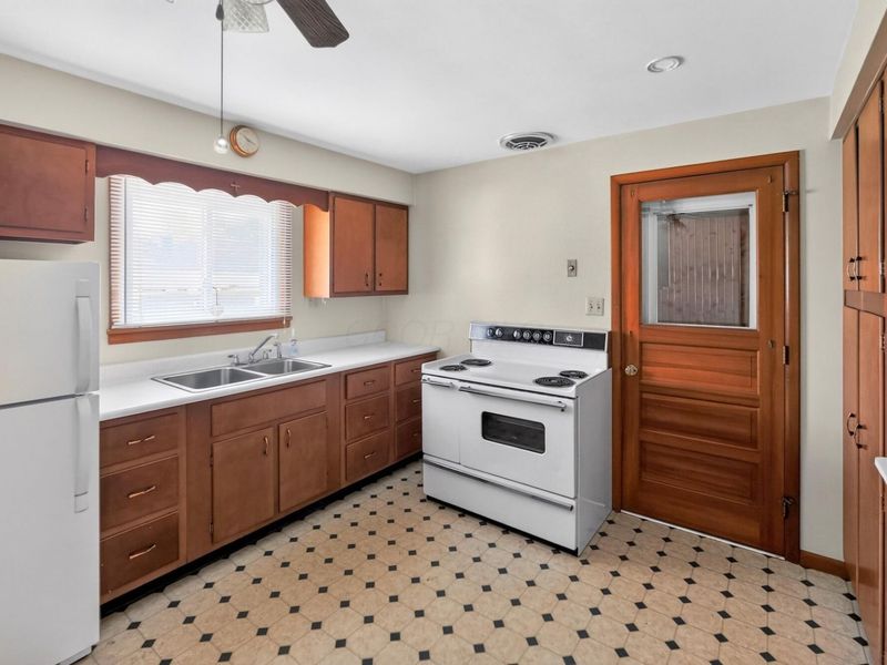 1402 N Mulberry Street , Mount Vernon, OH 43050 Photo 6