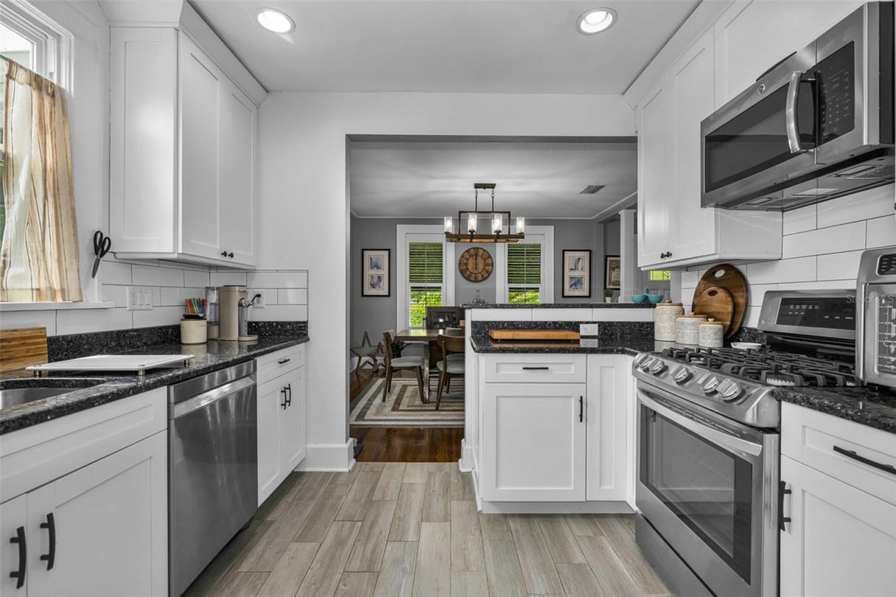 3421 Iris Street N, Saint Petersburg, FL 33704 Photo