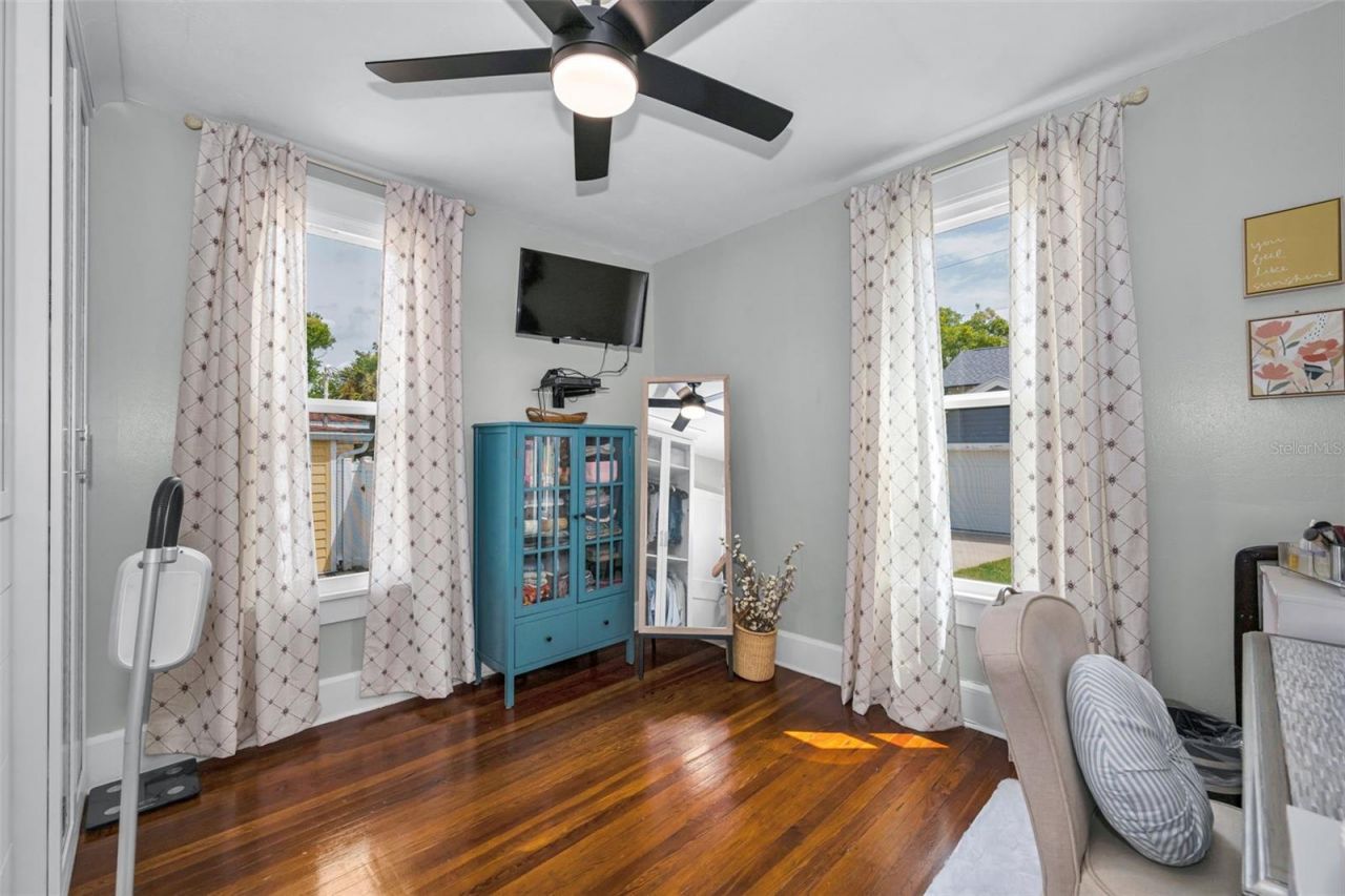 3421 Iris Street N, Saint Petersburg, FL 33704 Photo