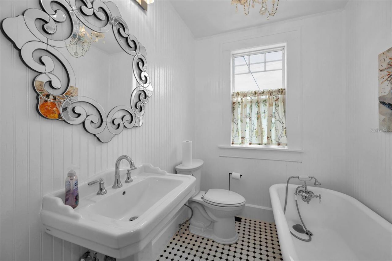 3421 Iris Street N, Saint Petersburg, FL 33704 Photo