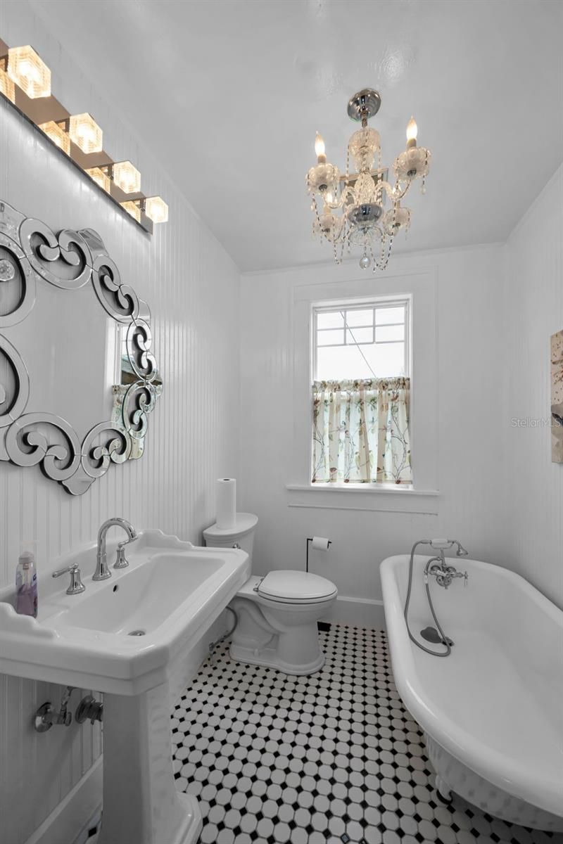 3421 Iris Street N, Saint Petersburg, FL 33704 Photo