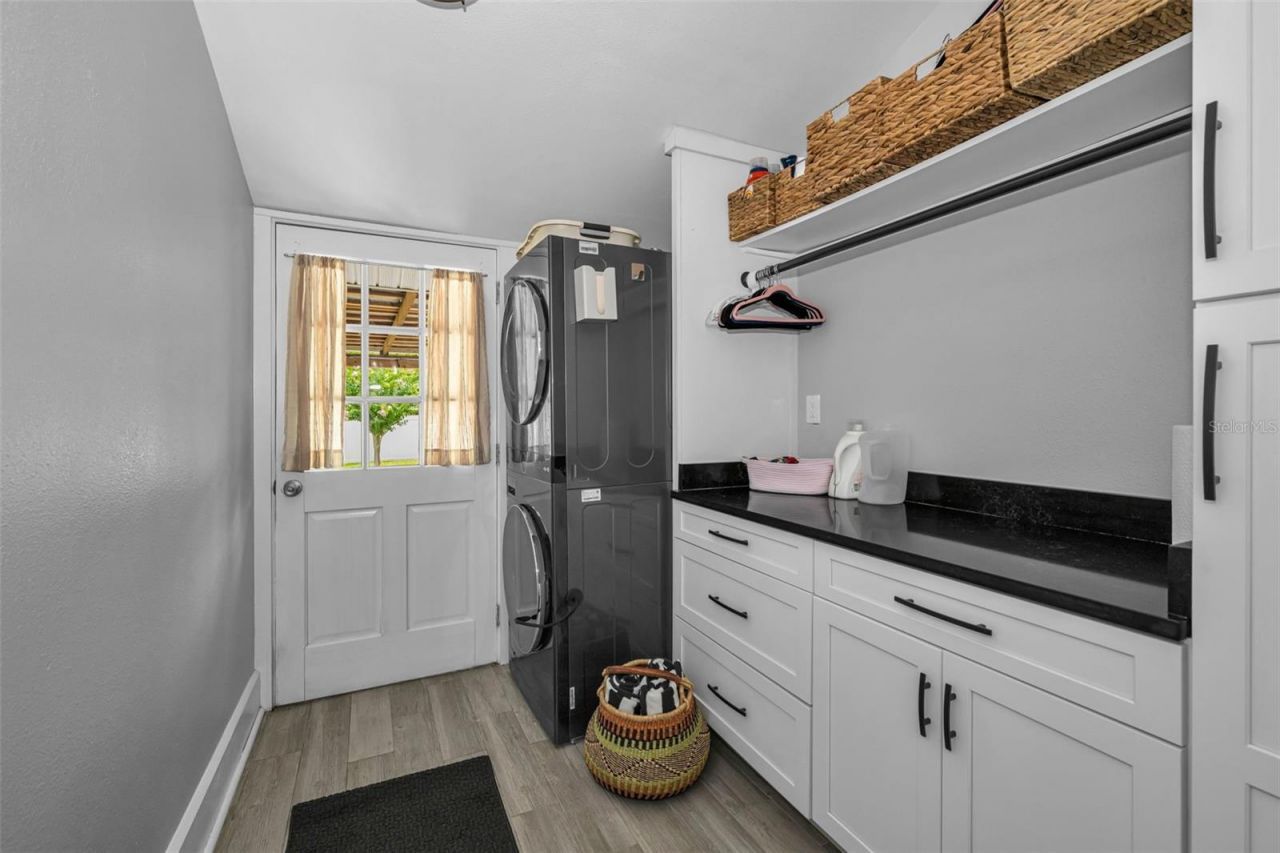 3421 Iris Street N, Saint Petersburg, FL 33704 Photo