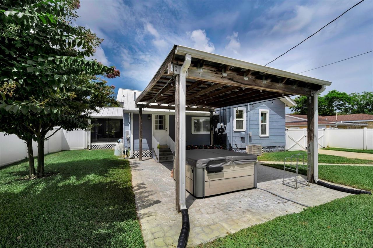 3421 Iris Street N, Saint Petersburg, FL 33704 Photo