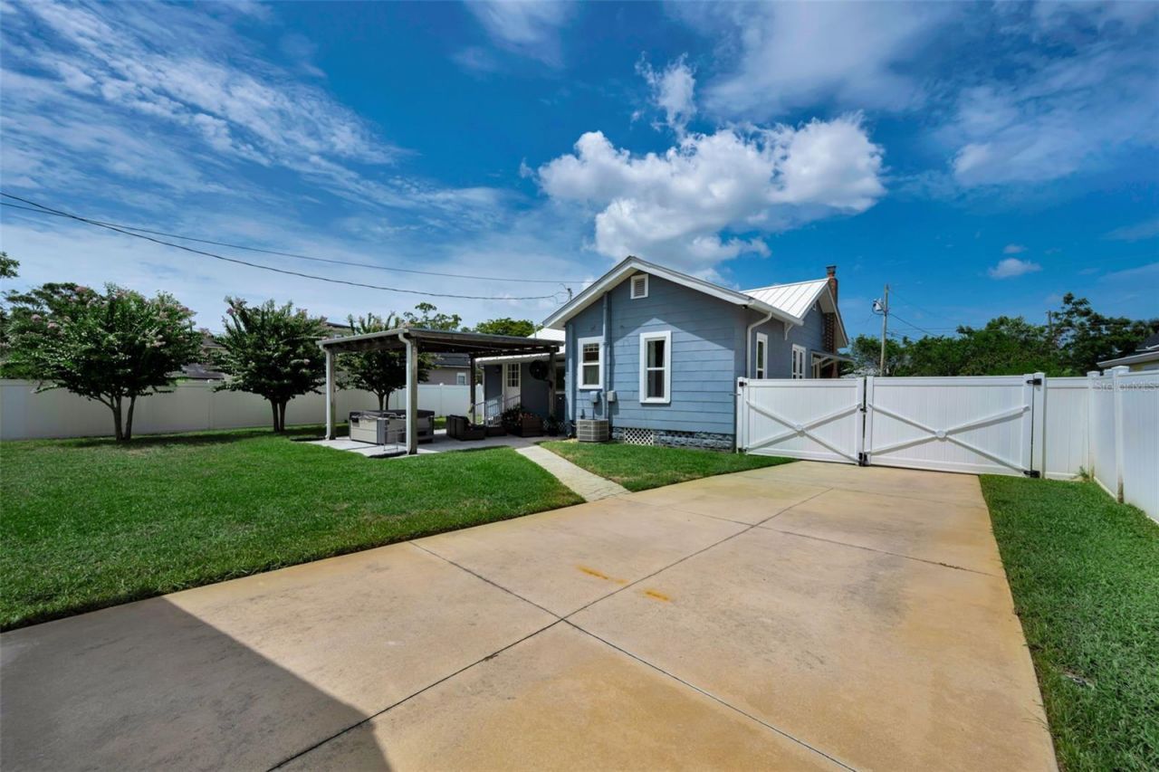 3421 Iris Street N, Saint Petersburg, FL 33704 Photo
