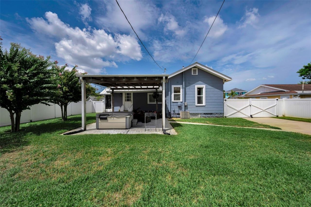 3421 Iris Street N, Saint Petersburg, FL 33704 Photo