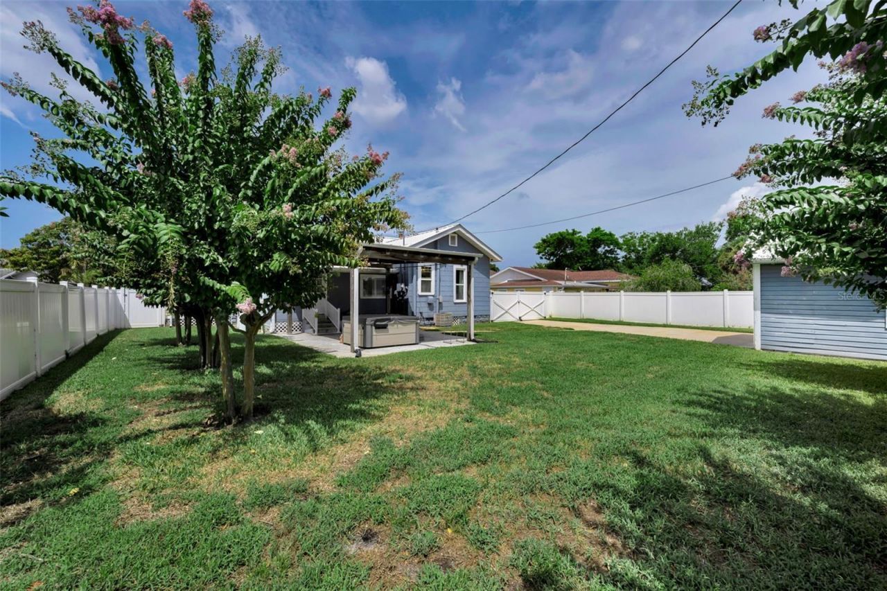 3421 Iris Street N, Saint Petersburg, FL 33704 Photo