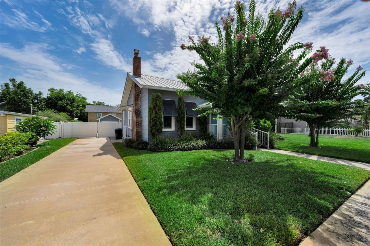 3421 Iris Street N, Saint Petersburg, FL 33704 Photo