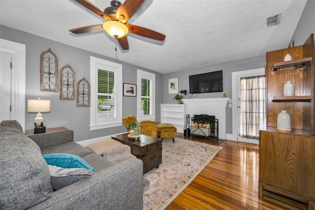 3421 Iris Street N, Saint Petersburg, FL 33704 Photo
