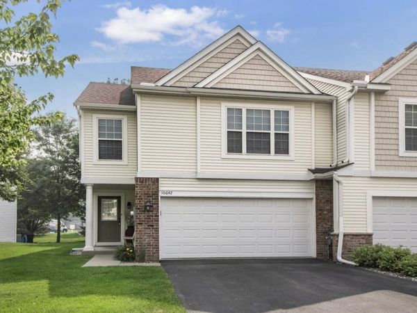 10642 Pond Curve , Woodbury, MN 55129