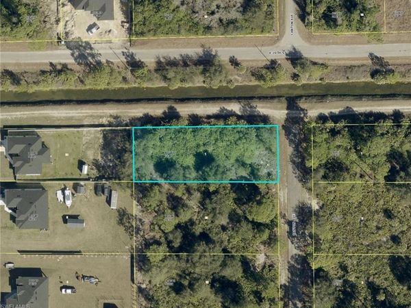 1923 Canton AVE , LEHIGH ACRES, FL 33972