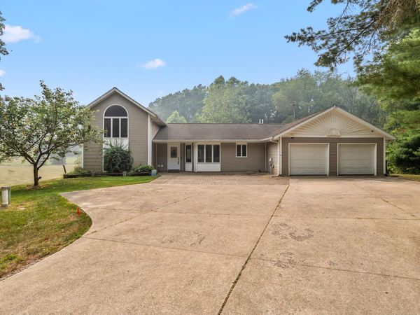 8270 Huff Road, Bellevue, MI 49021