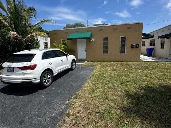 1670 Harding St , Hollywood, FL 33020