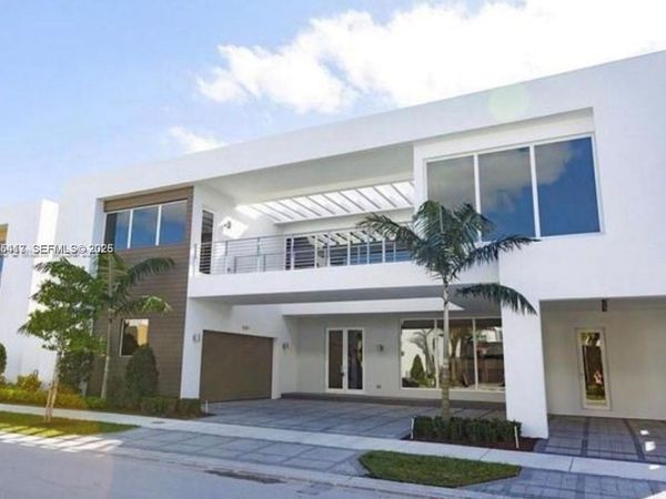 10250 NW 74th Ter , Doral, FL 33178