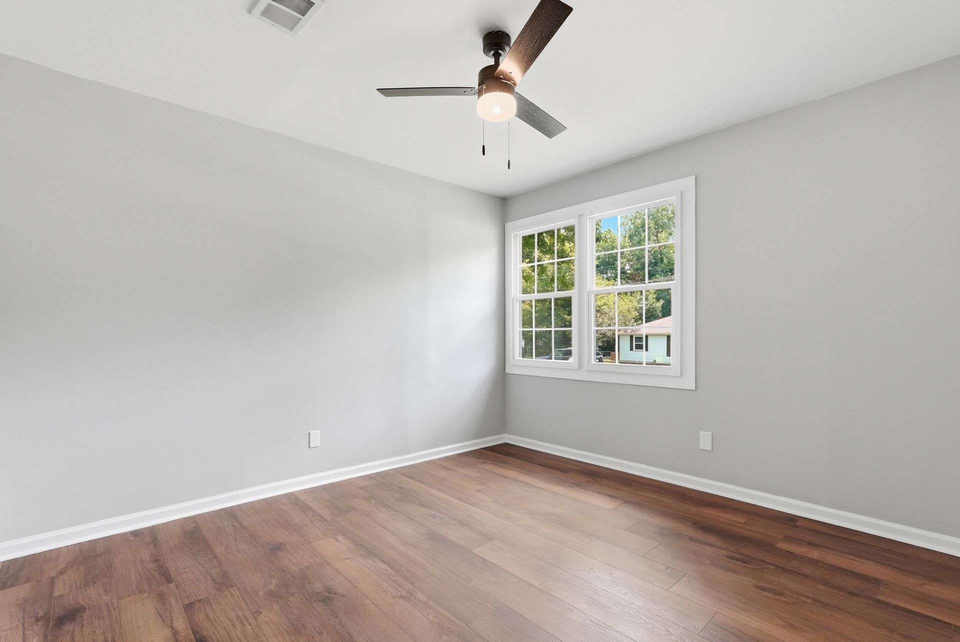 1630 Larry Street Photo 11